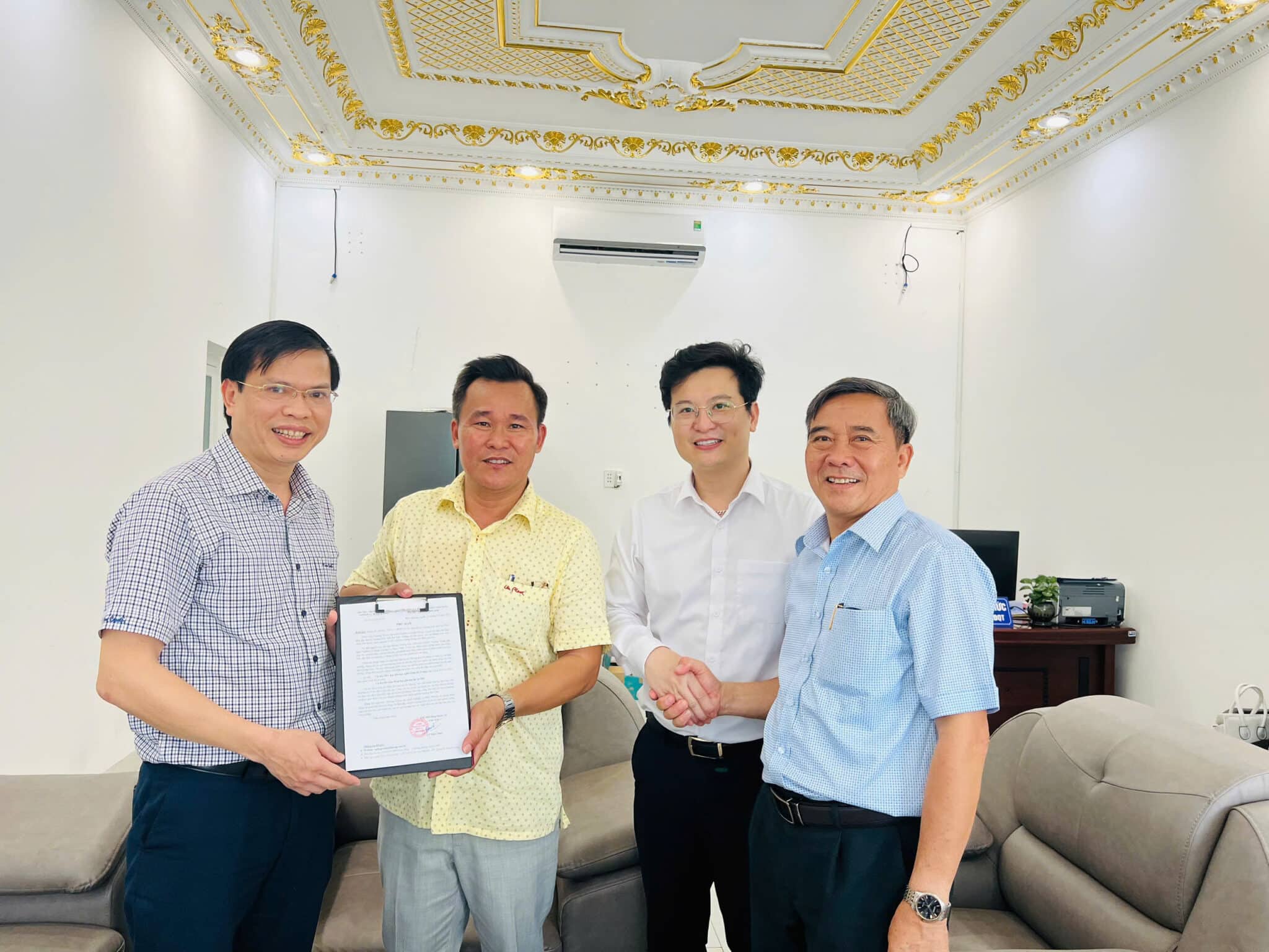 ĐOÀN LÃNH ĐẠO UBND HUYỆN HƯƠNG SƠN THĂM VÀ LÀM VIỆC TẠI TRƯỜNG TRUNG CẤP NGHỀ NGHIỆP VỤ BÌNH DƯƠNG 6 z6408526318408 49a1ffc899ec801775331d9ad24f796d scaled