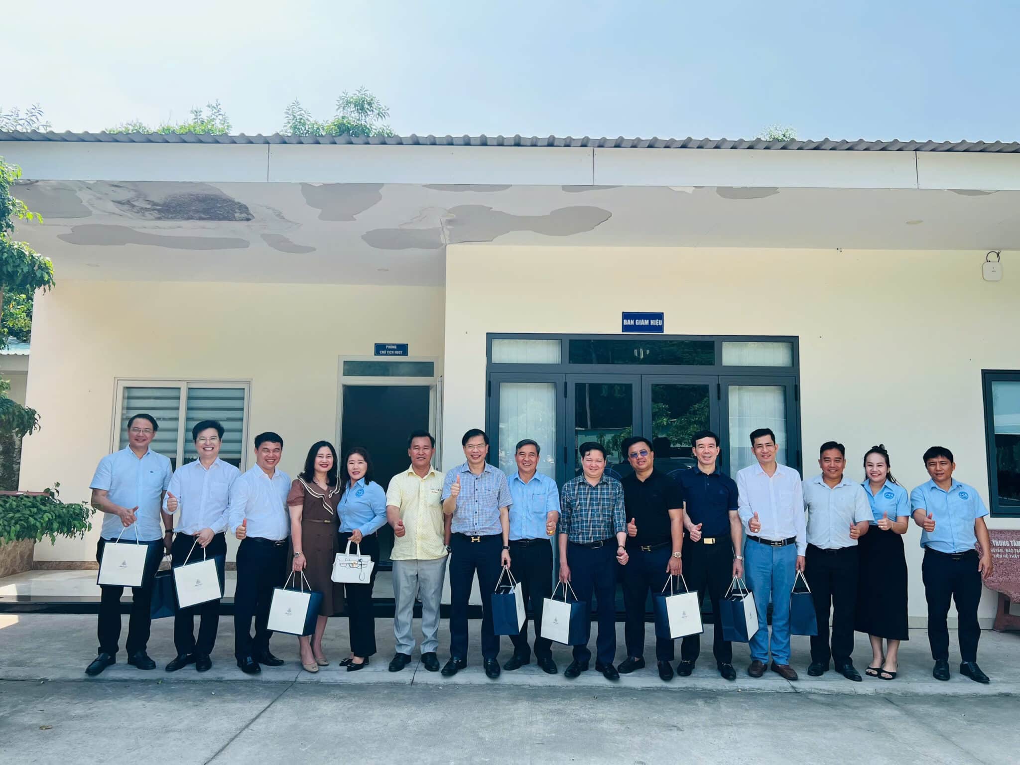 ĐOÀN LÃNH ĐẠO UBND HUYỆN HƯƠNG SƠN THĂM VÀ LÀM VIỆC TẠI TRƯỜNG TRUNG CẤP NGHỀ NGHIỆP VỤ BÌNH DƯƠNG 5 z6408526352052 023d6a98bd803cc0216b515fe20cc408 scaled