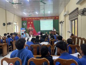 Hướng nghiệp cho con em Hà Tĩnh - Cơ hội vàng để vững bước tương lai 12 493945691 1127350352742873 3516753900049331279 n