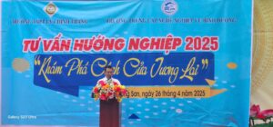 Hướng nghiệp cho con em Hà Tĩnh - Cơ hội vàng để vững bước tương lai 14 494035285 1127350302742878 5795368426525360435 n
