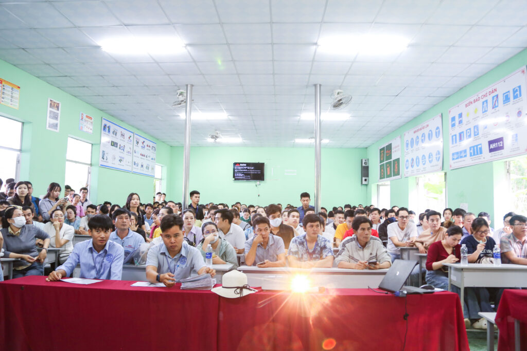 Cục csgt TP HCM tổ chức sát hạch liên tục để giải quyết hồ sơ tồn đọng và học viên ôn cảm biến xuyên đêm 5 IMG 5889 copy