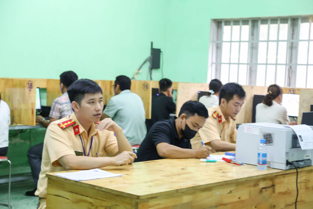 Cục csgt TP HCM tổ chức sát hạch liên tục để giải quyết hồ sơ tồn đọng và học viên ôn cảm biến xuyên đêm 6 IMG 5900 copy