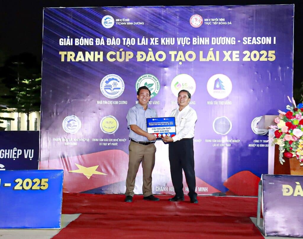 Khép lại giải bóng đá tranh cúp đào tạo lái xe 2025 9 Y1I6604