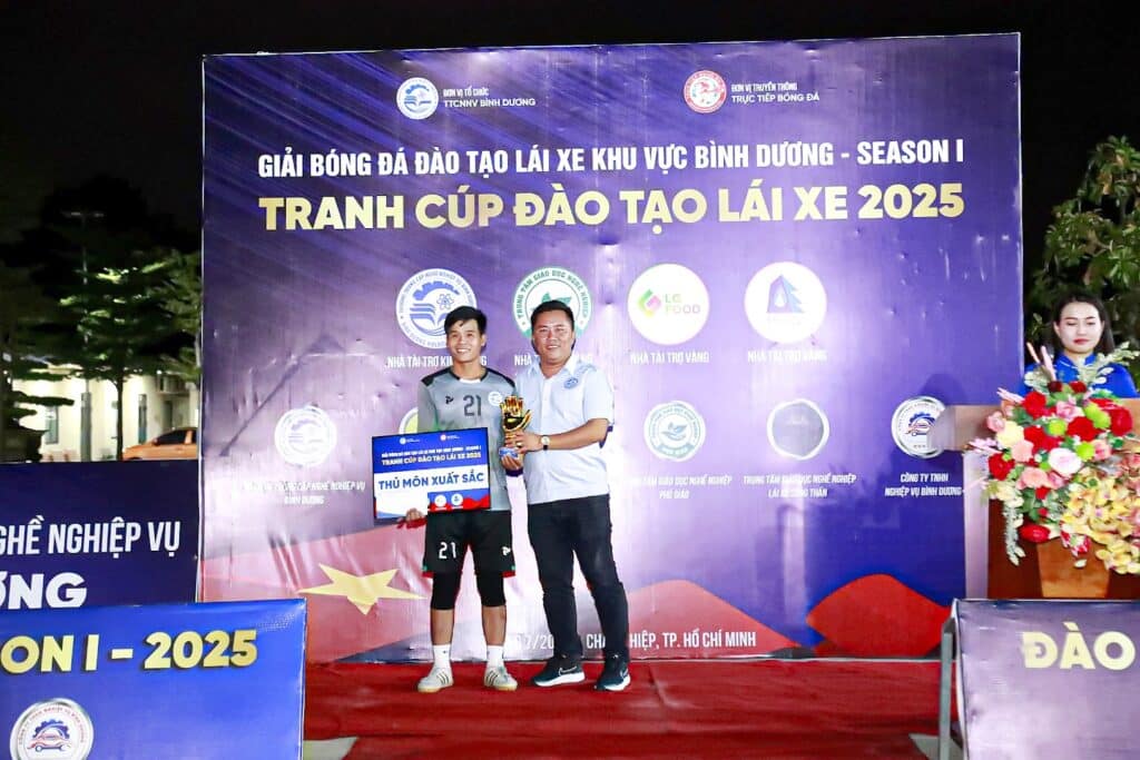 Khép lại giải bóng đá tranh cúp đào tạo lái xe 2025 11 Y1I6654