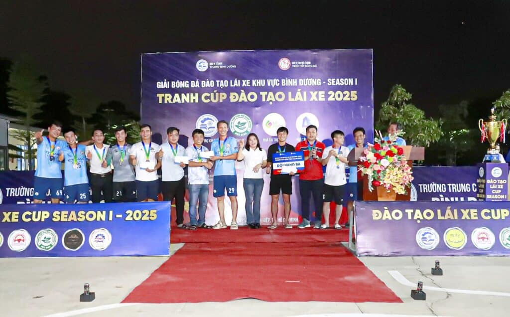 Khép lại giải bóng đá tranh cúp đào tạo lái xe 2025 6 Y1I6750