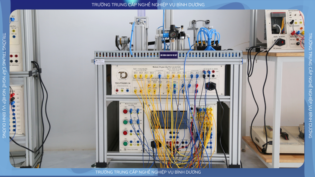 Học Điện công nghiệp có được học về Robot không? 1 TRUONG TRUNG CAP NGHE NGHIEP VU BINH DUONG